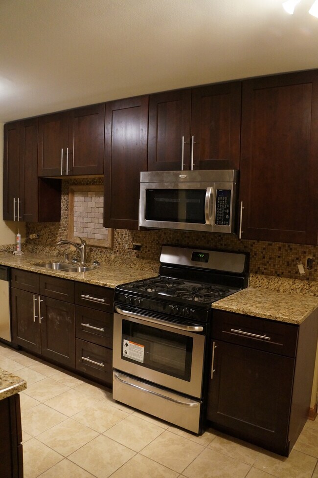 712 Dempster St, Unit fg9 in Mount Prospect, IL - Building Photo - Building Photo