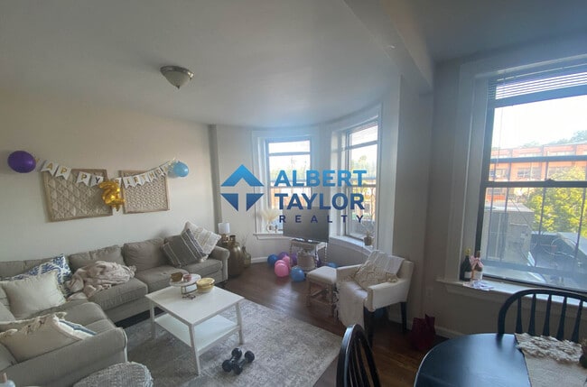 1942 Beacon St, Unit 1