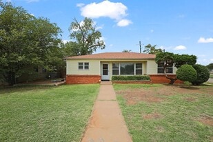 1902 36th St in Lubbock, TX - Building Photo