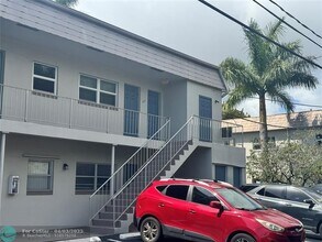 1581 NE 34th Ct in Oakland Park, FL - Building Photo - Building Photo