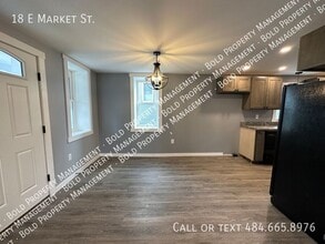 18 E Market St in Myerstown, PA - Building Photo - Building Photo