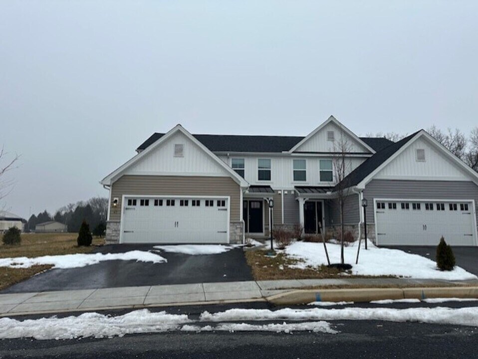 67 Long Bnd Dr in Carlisle, PA - Building Photo