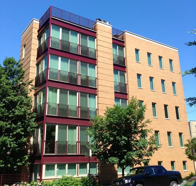 1700 W Ohio St, Unit #Penthose in Chicago, IL - Building Photo - Building Photo