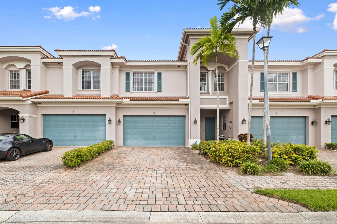 17 Nottingham Pl in Boynton Beach, FL - Foto de edificio