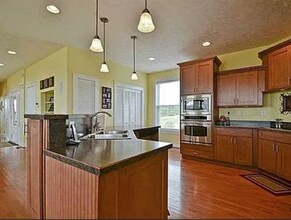 50 Edmonds Cove Rd in Hampton, VA - Building Photo - Building Photo