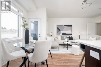 370 Red Maple Rd in Richmond Hill, ON - Building Photo - Building Photo