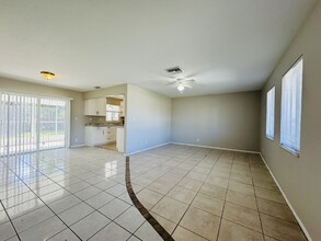 7336 Louise Dr in Ft. Myers, FL - Building Photo - Building Photo