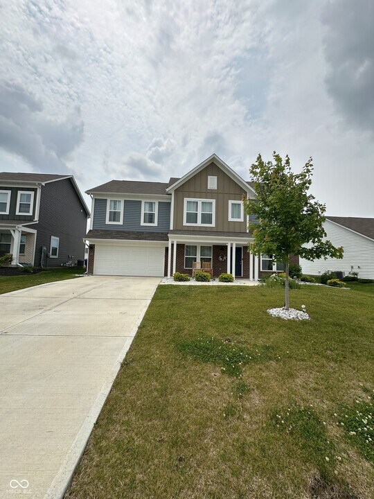 5499 Wood Spg Ln in McCordsville, IN - Building Photo