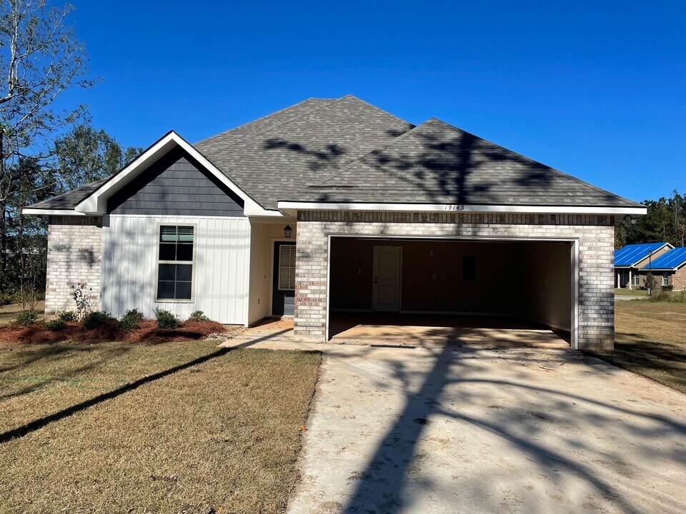 19143 Weinberger Rd in Ponchatoula, LA - Building Photo