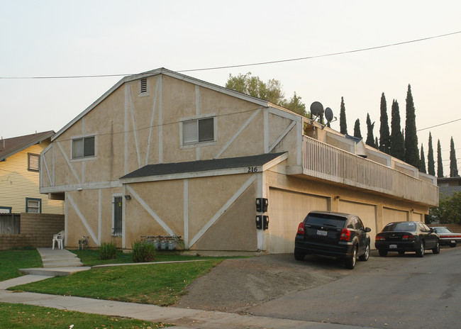 216 E 7th St in Corona, CA - Building Photo - Building Photo