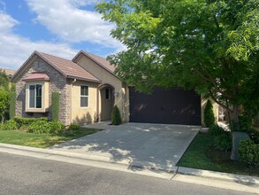 3924 Chessa Ln in Clovis, CA - Building Photo - Building Photo