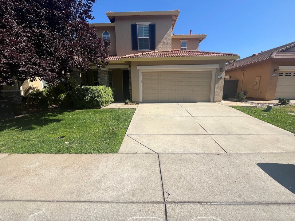 11751 Arete Way in Rancho Cordova, CA - Building Photo