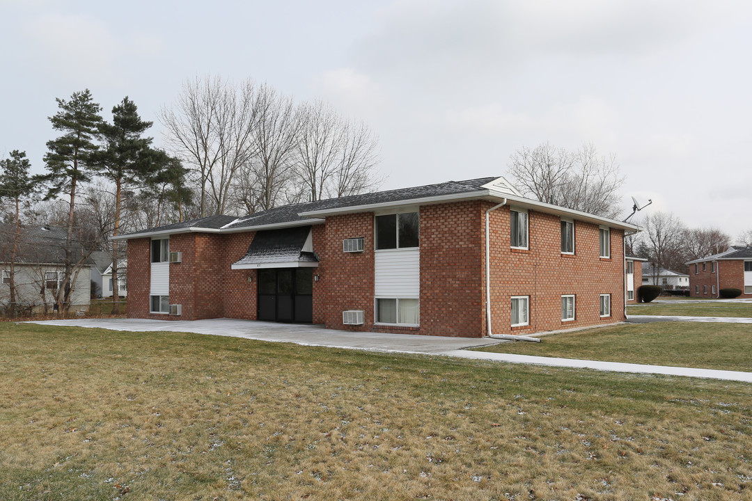 Bonesteel Manor & Willow Garden in Rochester, NY - Building Photo