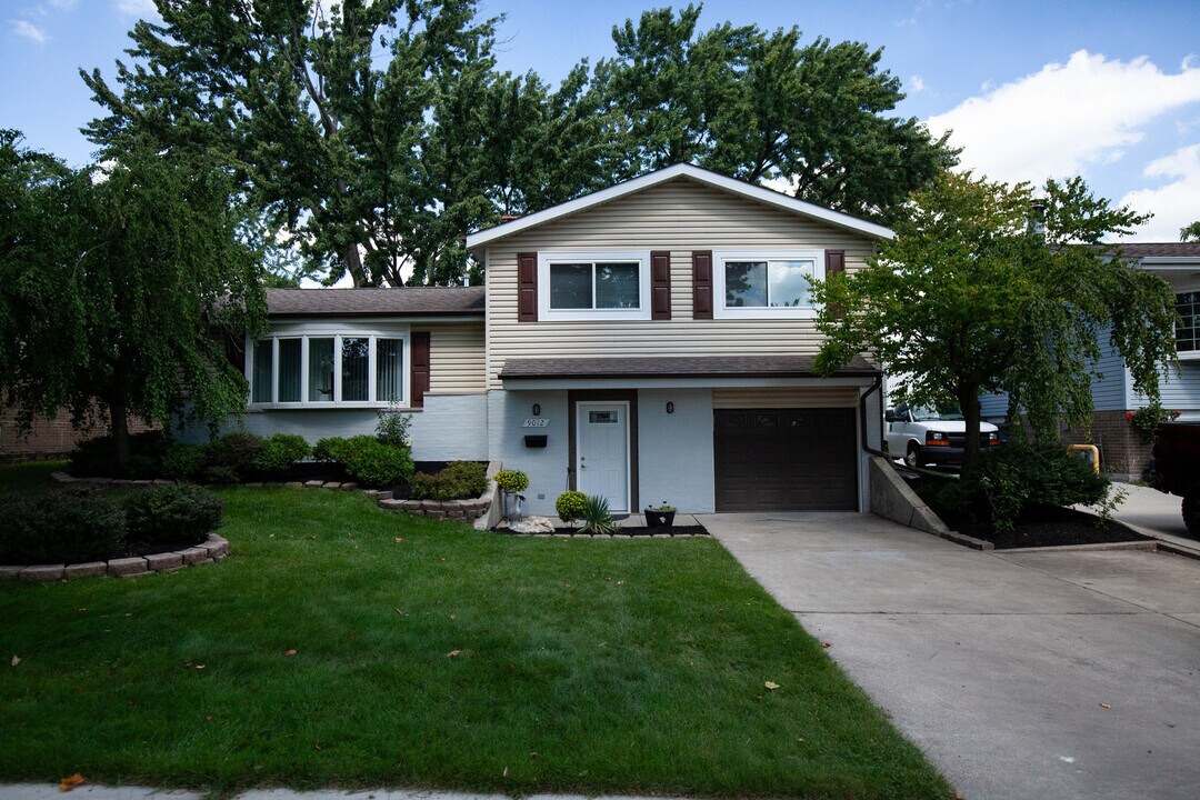 9012 89th St in Oak Lawn, IL - Building Photo