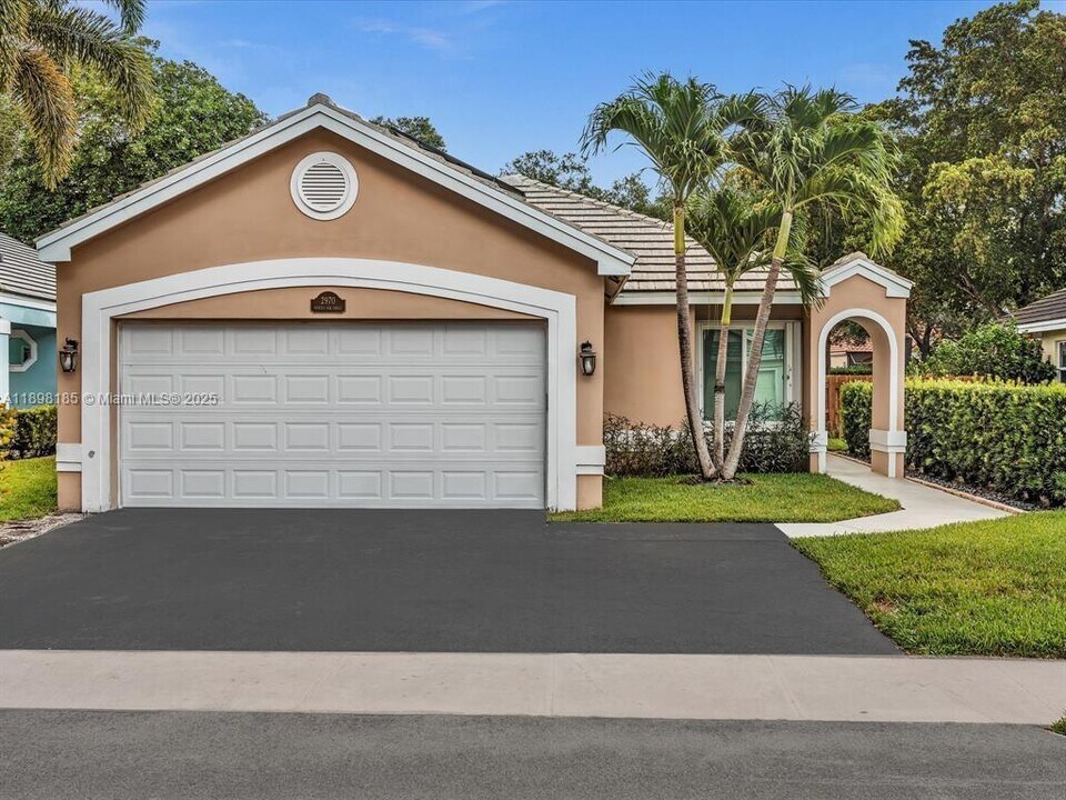 2970 Myrtle Oak Cir in Davie, FL - Building Photo