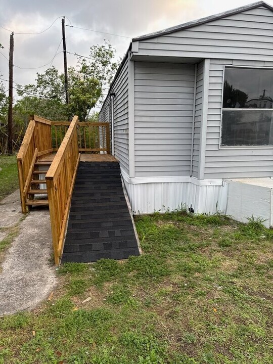 2130 Rand Morgan Rd in Corpus Christi, TX - Building Photo