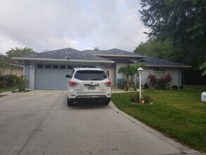 2058 Old Trenton Ln in Sarasota, FL - Building Photo - Building Photo