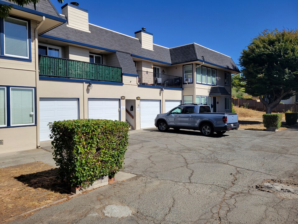 16232 Lindview Dr in San Leandro, CA - Building Photo