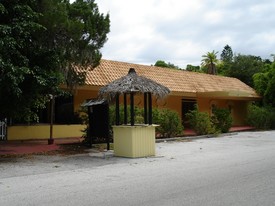 Jungle Prada Flats in St. Petersburg, FL - Building Photo