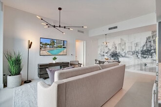 601 NE 1st Ave in Miami, FL - Building Photo - Building Photo