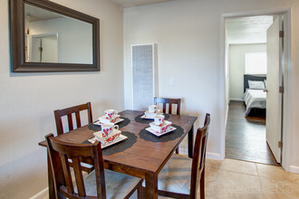 Beautifully updated one-bedroom apartments... in Lodi, CA - Building Photo - Building Photo