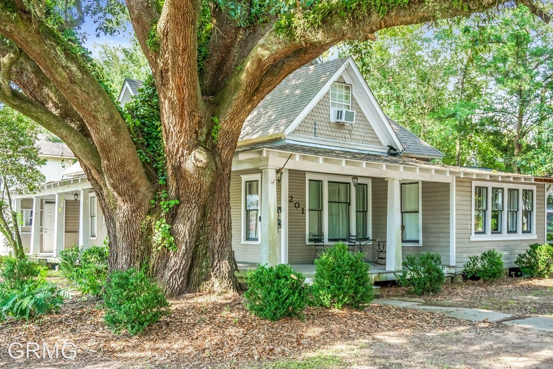 201 E Robert St in Hammond, LA - Building Photo