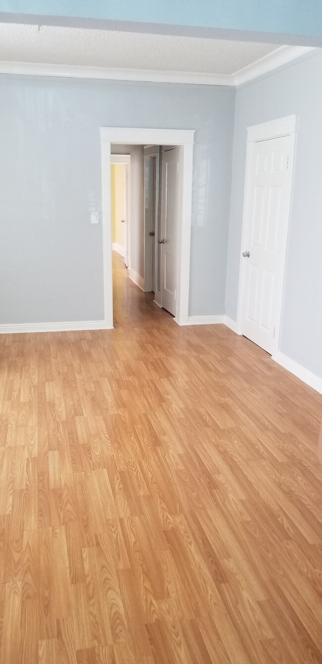 801 N Ridgewood Pl, Unit 1 Bedroom Unit in Los Angeles, CA - Building Photo - Building Photo