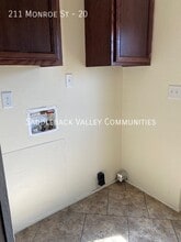 211 Monroe St in Rawlins, WY - Building Photo - Building Photo