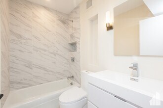 175 E Delaware Plz, Unit 4915 in Chicago, IL - Building Photo - Building Photo
