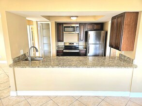 16 SE 16th Pl in Cape Coral, FL - Building Photo - Building Photo