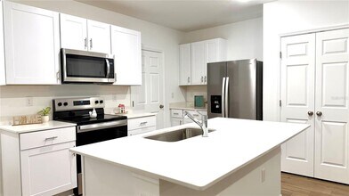 3710 King Hill Dr in Haines City, FL - Building Photo - Building Photo