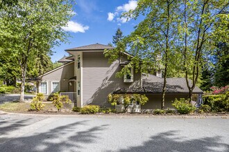 101 Parkside Dr in Port Moody, BC - Building Photo - Building Photo