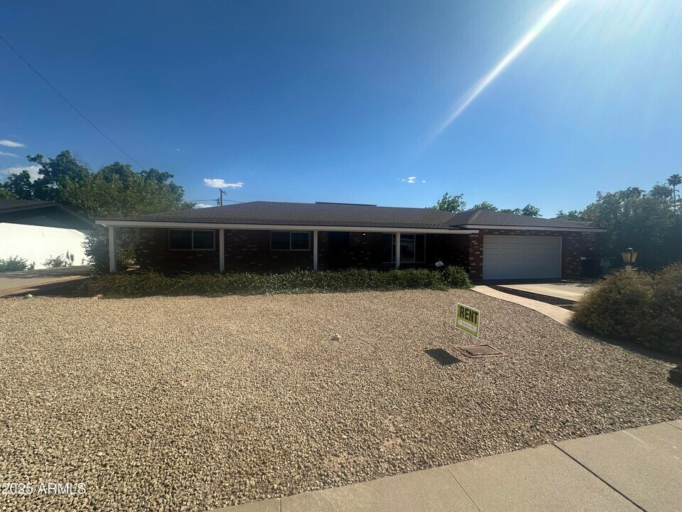 1303 W Devonshire St in Mesa, AZ - Building Photo