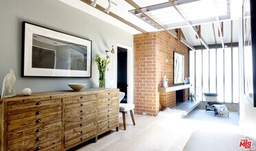 650 Hightree Rd in Santa Monica, CA - Foto de edificio - Building Photo