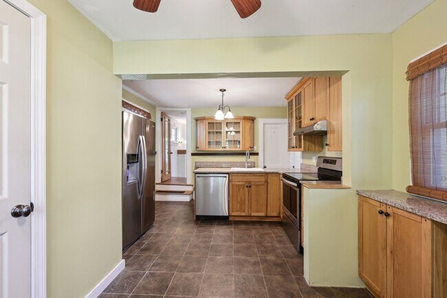49 Parkway Dr in Stratford, CT - Building Photo - Building Photo