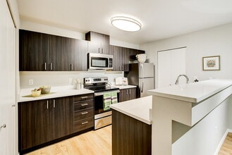 Park Highland in Bellevue, WA - Building Photo - Building Photo