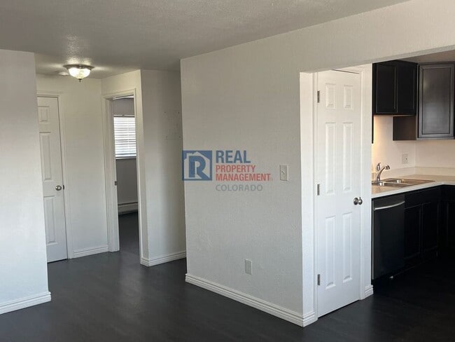 1080 S Eliot St in Denver, CO - Building Photo - Building Photo
