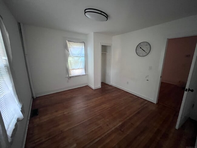 323 Maple St in New Britain, CT - Building Photo - Building Photo