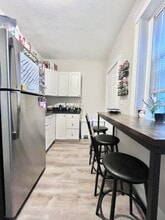 1109 Boylston St, Unit 12 in Boston, MA - Foto de edificio - Building Photo