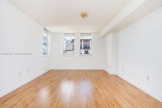 4100 Salzedo St, Unit 919 in Coral Gables, FL - Foto de edificio - Building Photo