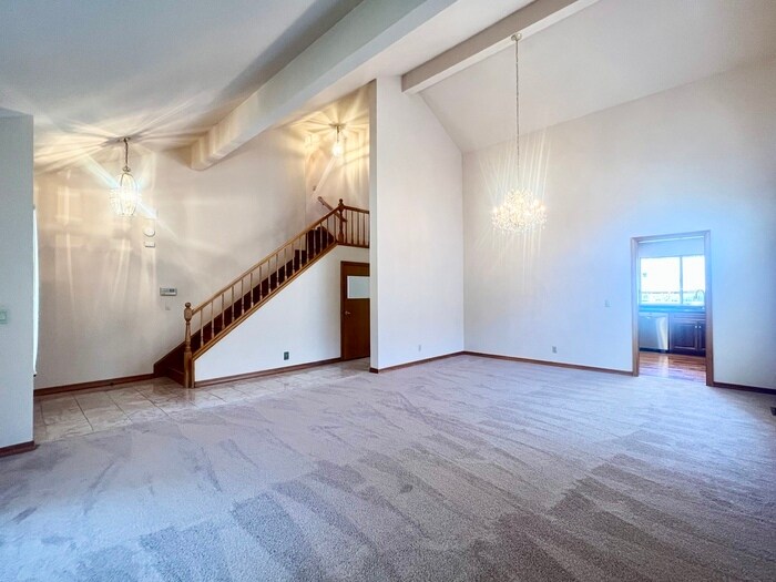 1305 Manzano Way in Sacramento, CA - Building Photo