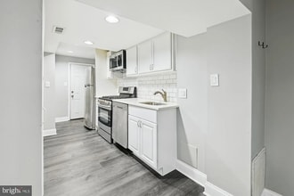 329 S Durham St in Baltimore, MD - Foto de edificio - Building Photo