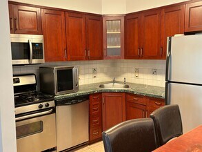 2000 Linwood Ave in Fort Lee, NJ - Building Photo - Building Photo