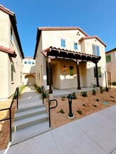 16659 Crocus Ln in Fontana, CA - Building Photo - Building Photo