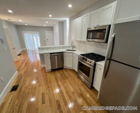 372 Oxford St, Unit 2 in Cambridge, MA - Foto de edificio - Building Photo