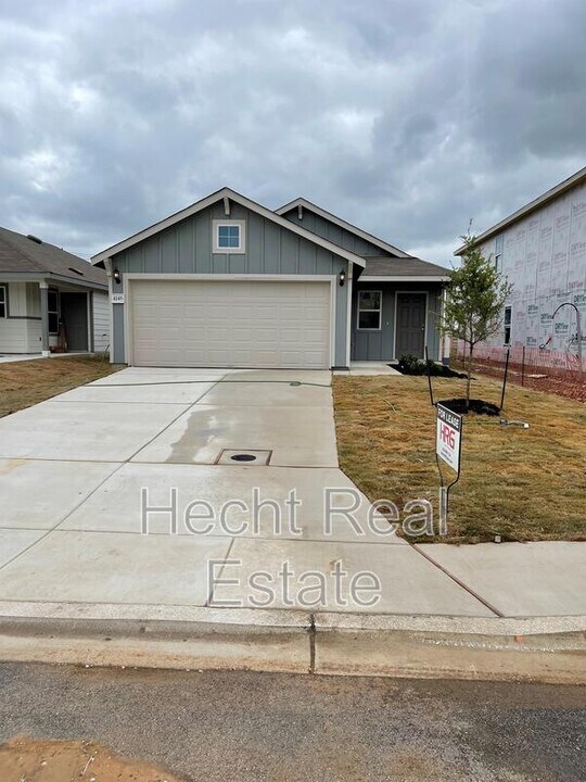 4146 Lily Glade Ln in Seguin, TX - Building Photo