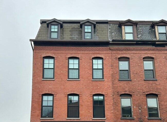 155 Meridian St, Unit #2 in Boston, MA - Building Photo - Building Photo