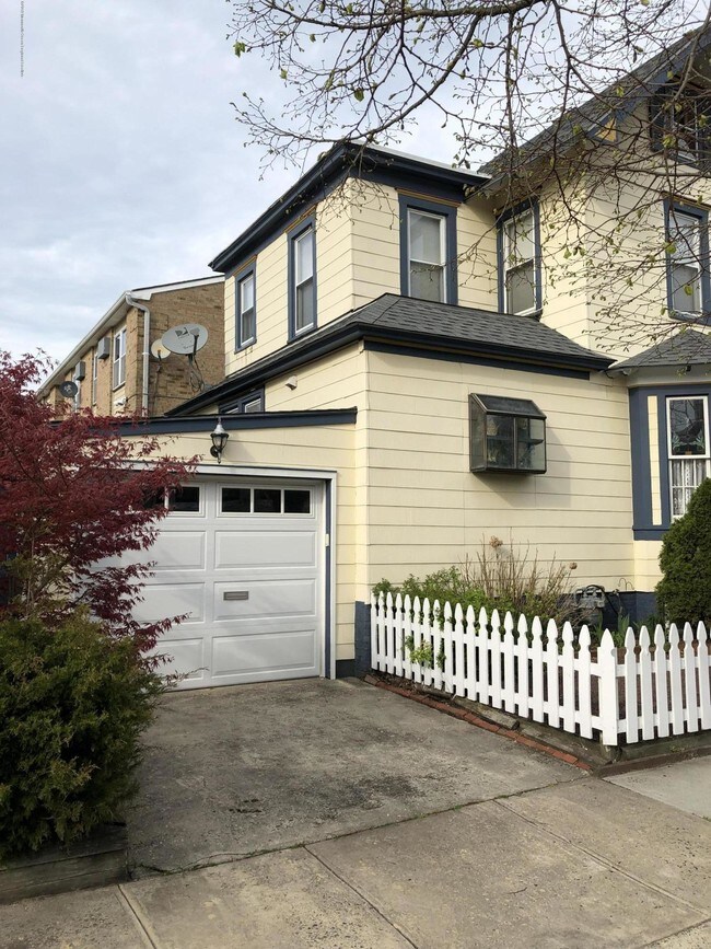 65 Pilgrim Pathway in Ocean Grove, NJ - Building Photo - Building Photo