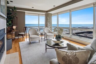 445 E North Water St, Unit 1305 in Chicago, IL - Foto de edificio - Building Photo