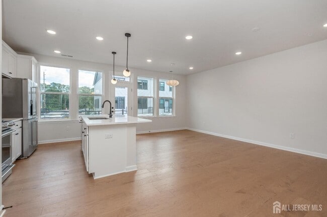 620 Sadie Cir in New Brunswick, NJ - Building Photo - Building Photo